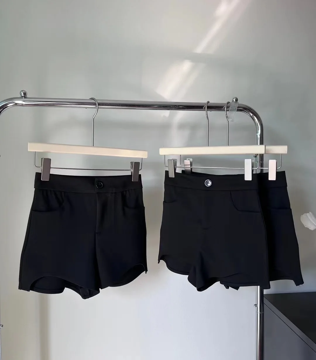 Women's Classic Arc-Shaped Supermodel Shorts Sexy Black High-Waisted Shorts for Summer 2023
Women's Classic Arc-Shaped Supermodel Shorts Sexy Black High-Waisted Shorts for Summer 2023