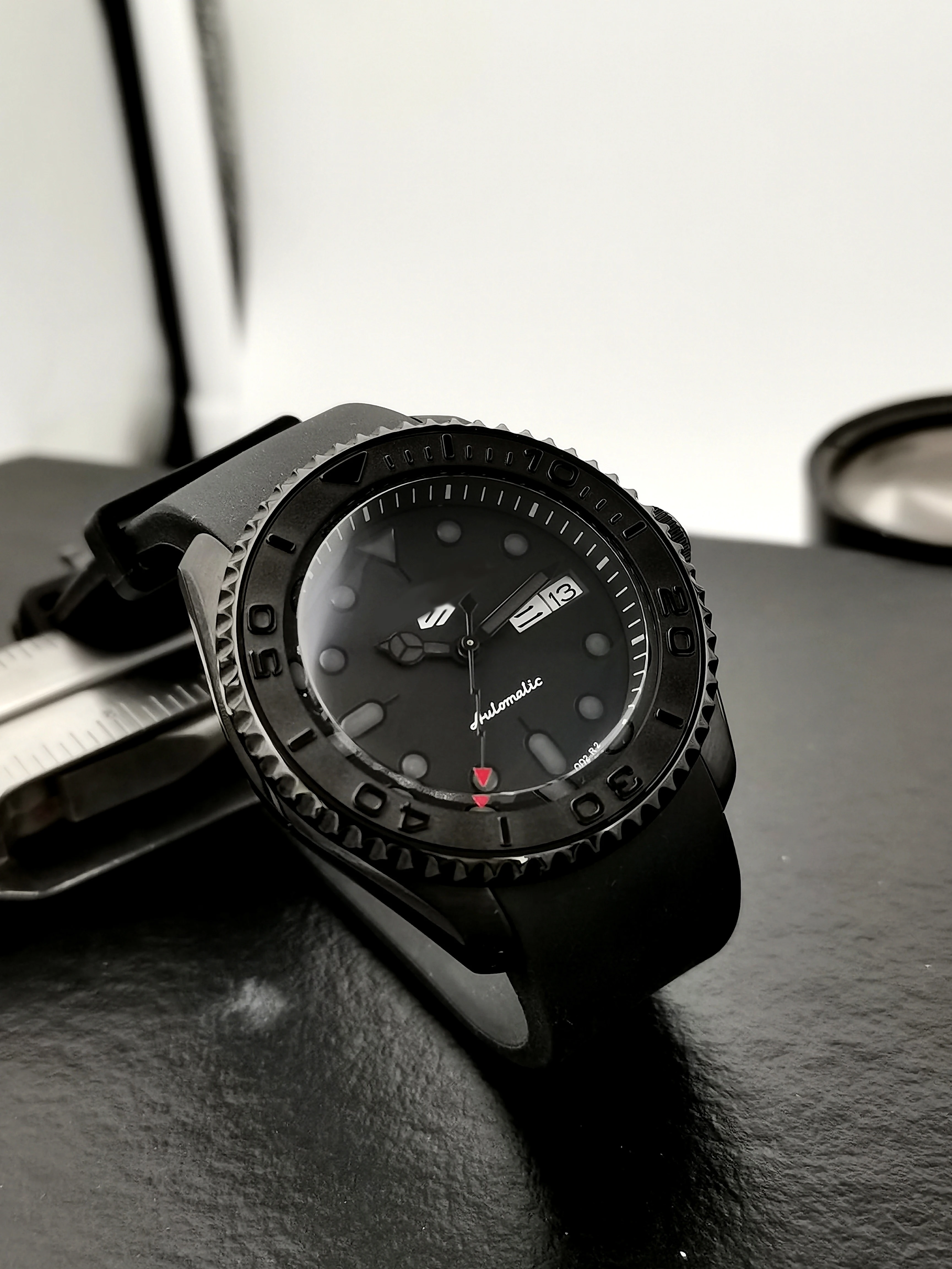 Full automatic mechanical watch men's watch double calendar nh36 movement Black Knight
Full automatic mechanical watch men's watch double calendar nh36 movement Black Knight