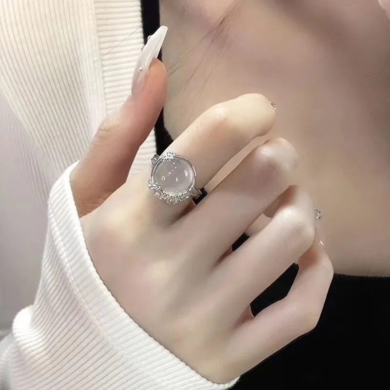 Sweet Romantic Fashion Rings for Women Silver Color Carved Moonstone Copper Finger Ring Creative Party Vacation Jewelry Gift
Sweet Romantic Fashion Rings for Women Silver Color Carved Moonstone Copper Finger Ring Creative Party Vacation Jewelry Gift