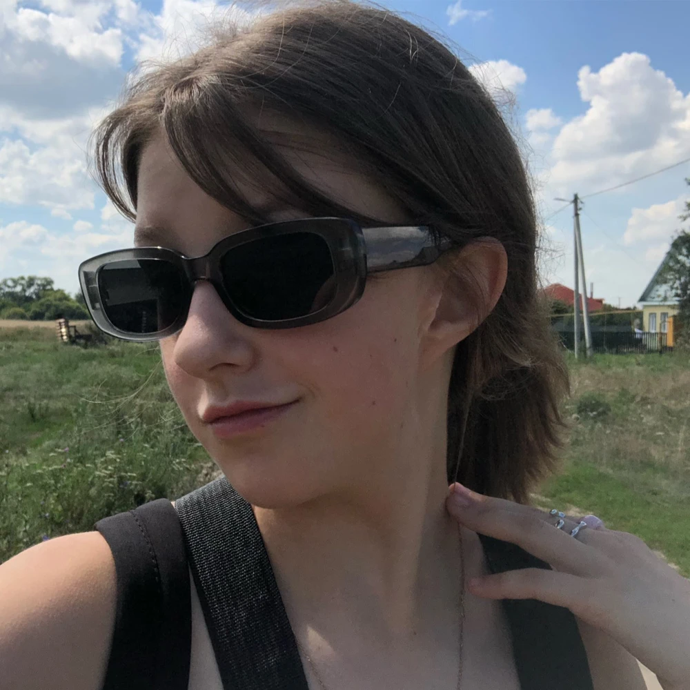 Очки солнцезащитные женские маленькие прямоугольные, винтажные брендовые дизайнерские овальные солнечные очки с антибликовым покрытием UV400
Очки солнцезащитные женские маленькие прямоугольные, винтажные брендовые дизайнерские овальные солнечные очки с антибликовым покрытием UV400