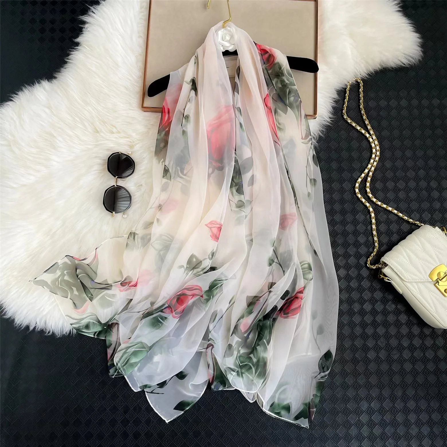 Luxury Print Silk Scarf Hijab Women Soft Warm Pashmina Neck Tie Beach Stoles Elegant Head Scarves Echarpe Wrap Echarpe Bandana
Luxury Print Silk Scarf Hijab Women Soft Warm Pashmina Neck Tie Beach Stoles Elegant Head Scarves Echarpe Wrap Echarpe Bandana