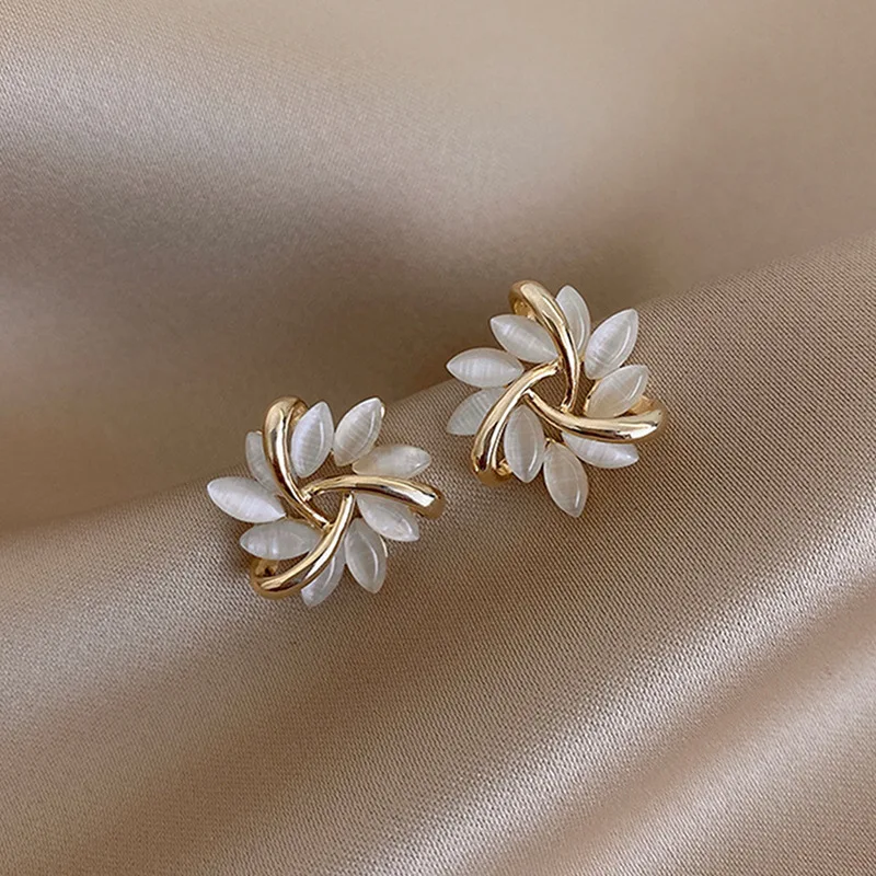 Korean Fashion Elegant Opal Petal Circle Stud Earrings For Woman 2022 New Designer Jewelry Luxury Party Girl's Unusual Earrings
Korean Fashion Elegant Opal Petal Circle Stud Earrings For Woman 2022 New Designer Jewelry Luxury Party Girl's Unusual Earrings