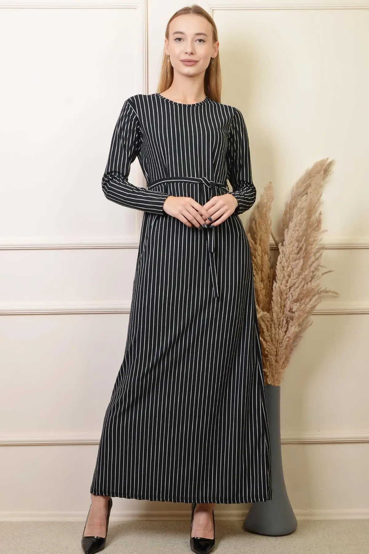 Женское черное Полосатое платье с поясом Pmel25390
Женское черное Полосатое платье с поясом Pmel25390