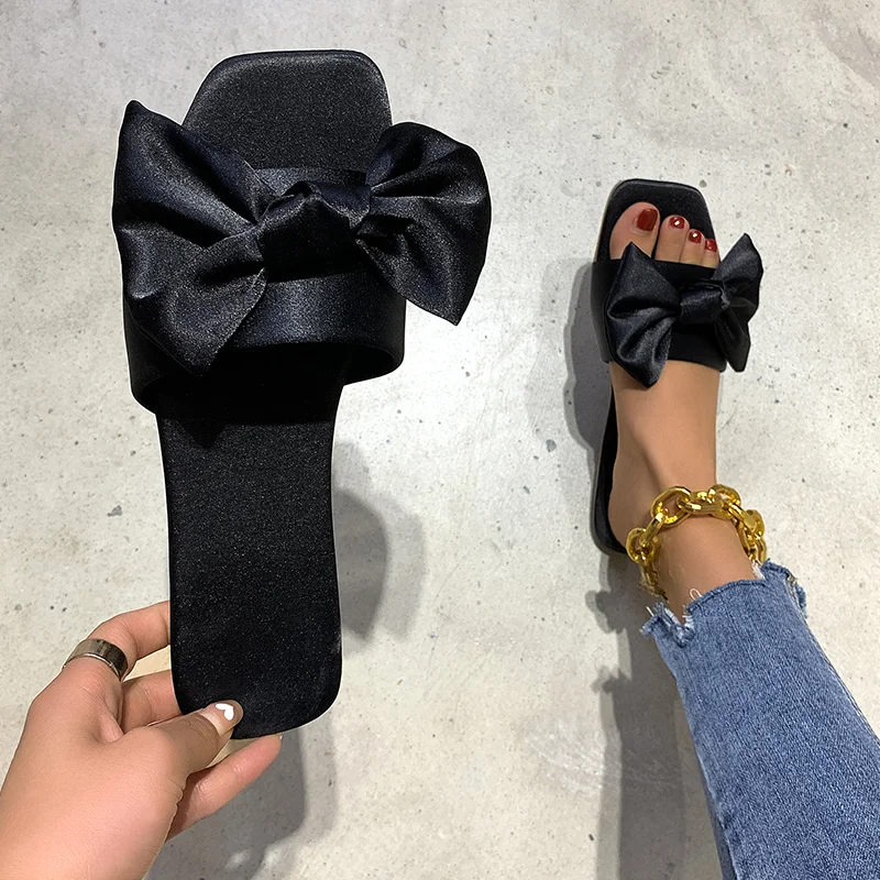 2022 New Red Wedding Slippers Casual Ladies Sandals Summer Comfy Ladies Shoes Satin Soft Sole Slippers Solid Color Women Sandals
2022 New Red Wedding Slippers Casual Ladies Sandals Summer Comfy Ladies Shoes Satin Soft Sole Slippers Solid Color Women Sandals