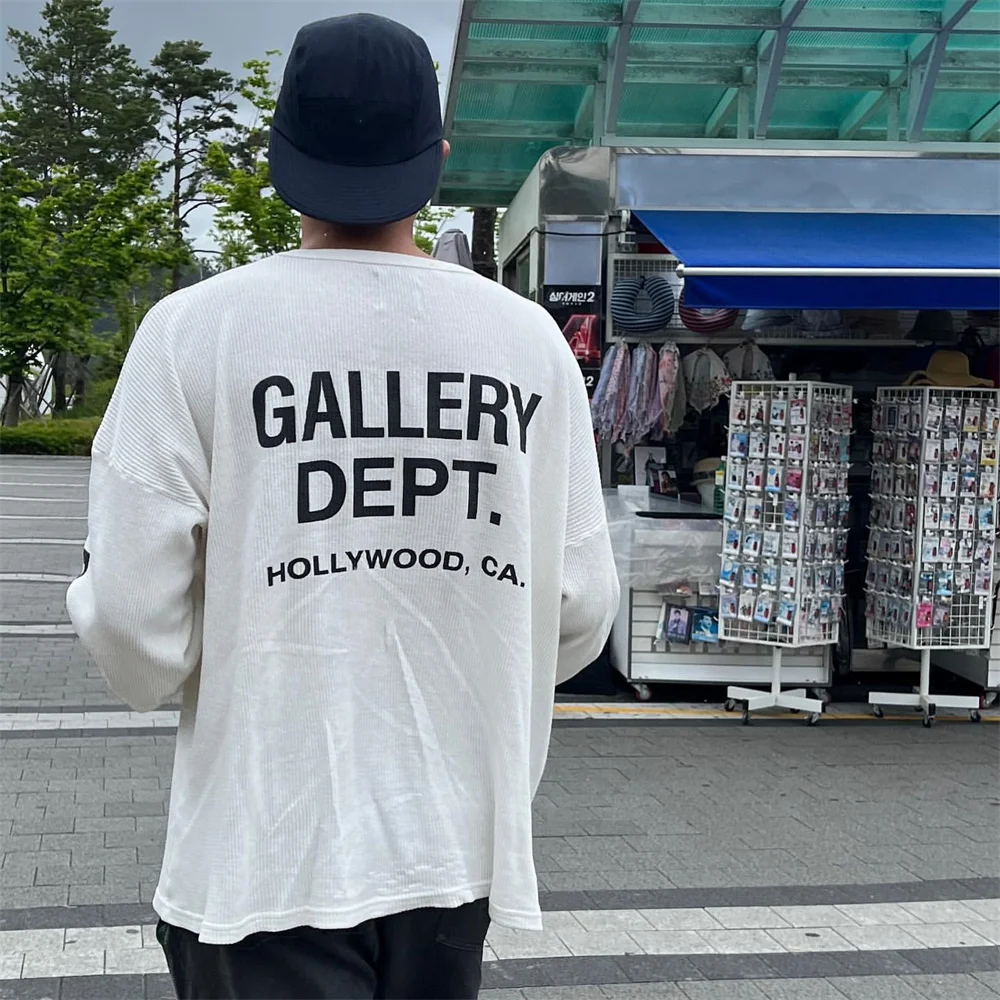 2022ss gallery high street department thermal waffle alphabet printed long sleeve t-shirt men's and women's fashion
2022ss gallery high street department thermal waffle alphabet printed long sleeve t-shirt men's and women's fashion