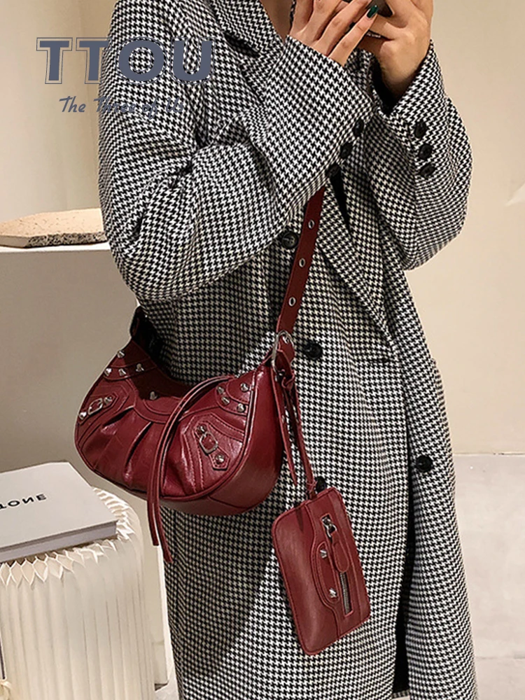 2022 Vintage Motorcycle Rivet Shoulder Handbag Summer High Quality New Women's Soft Pu Leather Messenger Bags Luxury Brand
2022 Vintage Motorcycle Rivet Shoulder Handbag Summer High Quality New Women's Soft Pu Leather Messenger Bags Luxury Brand