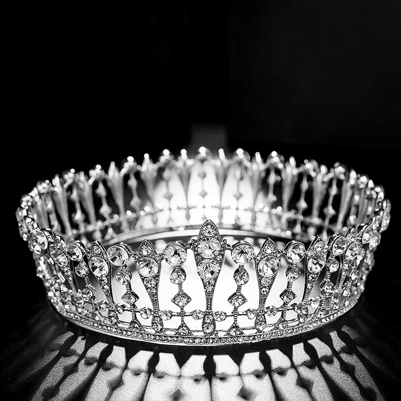 Luxury Baroque Sliver Crystal Round Bridal Tiaras Queen Crowns Women Vintage Rhinestone Pageant Diadem Wedding Hair Accessories
Luxury Baroque Sliver Crystal Round Bridal Tiaras Queen Crowns Women Vintage Rhinestone Pageant Diadem Wedding Hair Accessories