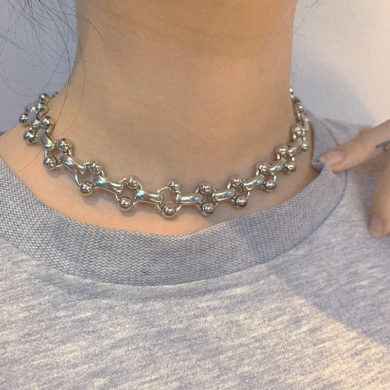 Sweet Cool Punk Bone Stick Shape Chain Choker Necklace Hip Hop Clavicle Chain With Balls Necklace For Women Men Party Jewelry
Sweet Cool Punk Bone Stick Shape Chain Choker Necklace Hip Hop Clavicle Chain With Balls Necklace For Women Men Party Jewelry