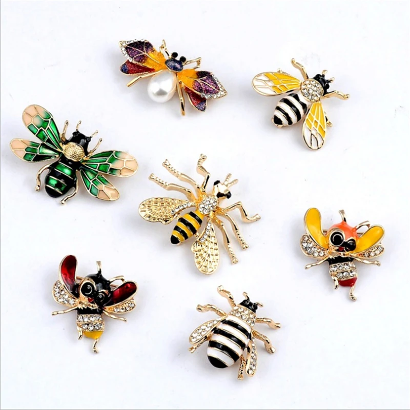 Crystal Bee Brooches for Women Unisex Insect Brooch Pins Metal Cute Small Badges Lapel Pins Dress Coat Accessories Jewelry
Crystal Bee Brooches for Women Unisex Insect Brooch Pins Metal Cute Small Badges Lapel Pins Dress Coat Accessories Jewelry