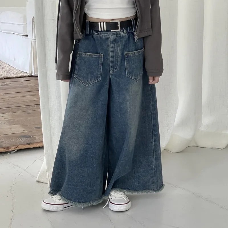 New Autumn Girls vintage solid color denim wide leg pants Kids girl high waist loose jeans
New Autumn Girls vintage solid color denim wide leg pants Kids girl high waist loose jeans
