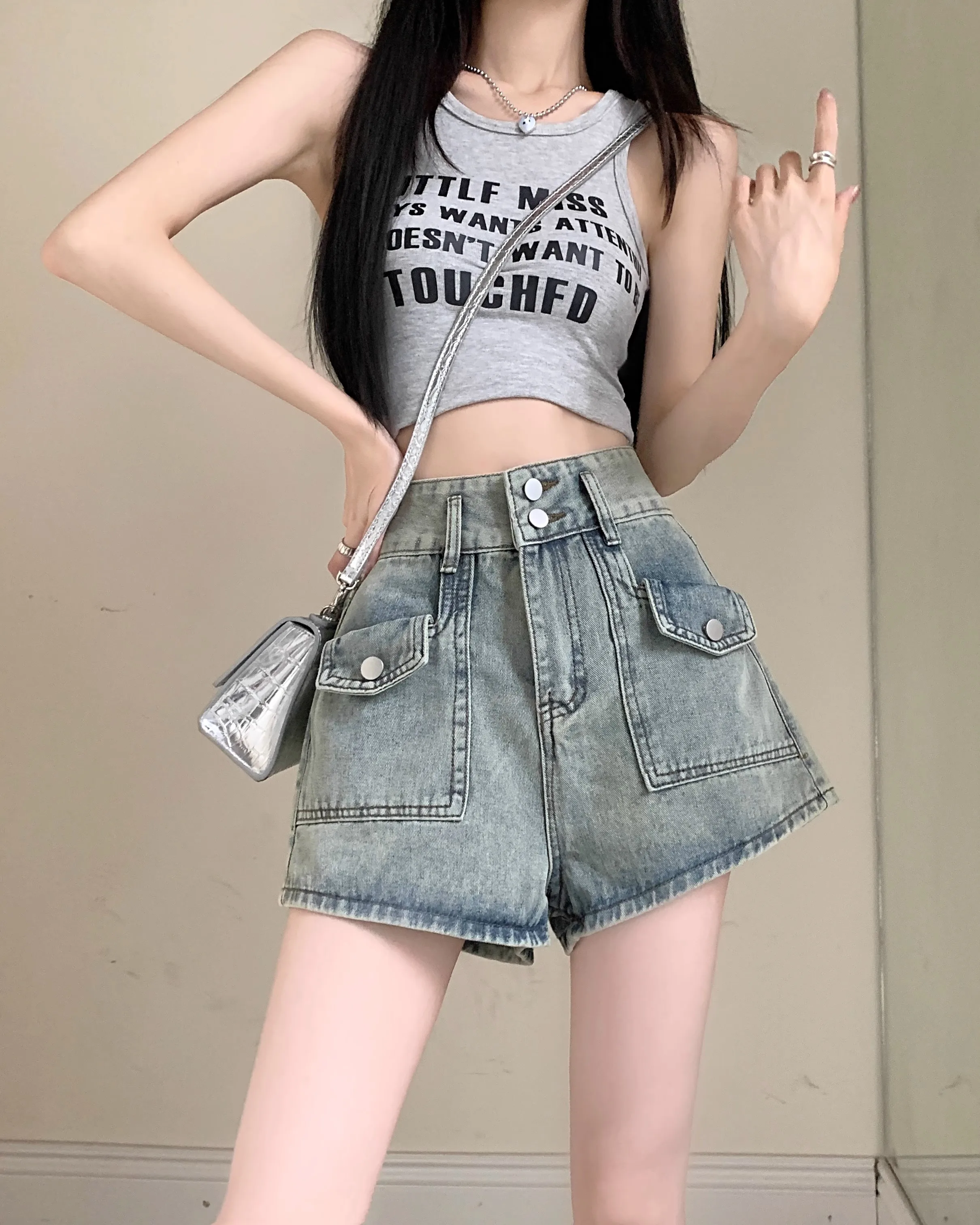Denim Shorts for Women Blue High Waist Summer Casual Bottoms Button Loose Wide Leg Pant All-match Streetwear Short pant
Denim Shorts for Women Blue High Waist Summer Casual Bottoms Button Loose Wide Leg Pant All-match Streetwear Short pant