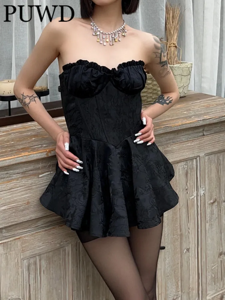 Платье женское черное с рельефными лямками, на лето, 2022
Платье женское черное с рельефными лямками, на лето, 2022