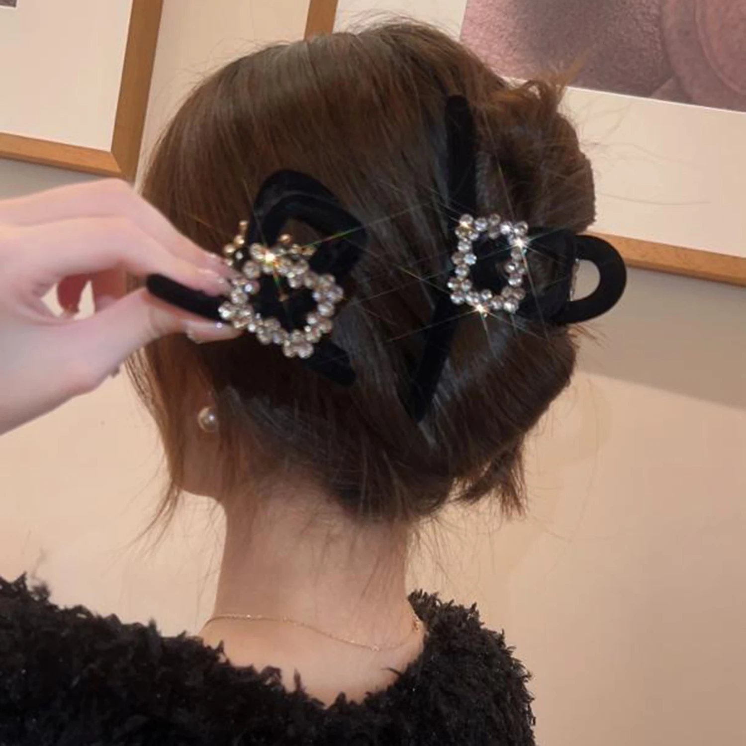 Black Velvet Hair Clip for Women Square Rhinestone Women Hair Claw Clip Large Size Hairpin Franch Autumn Winter Hair Accessories
Black Velvet Hair Clip for Women Square Rhinestone Women Hair Claw Clip Large Size Hairpin Franch Autumn Winter Hair Accessories