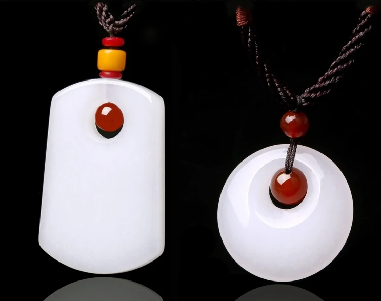 Xinjiang Hetian white jade pendant safe buckle jade pendant men and women models jade brand pendant couple jade pendant
Xinjiang Hetian white jade pendant safe buckle jade pendant men and women models jade brand pendant couple jade pendant