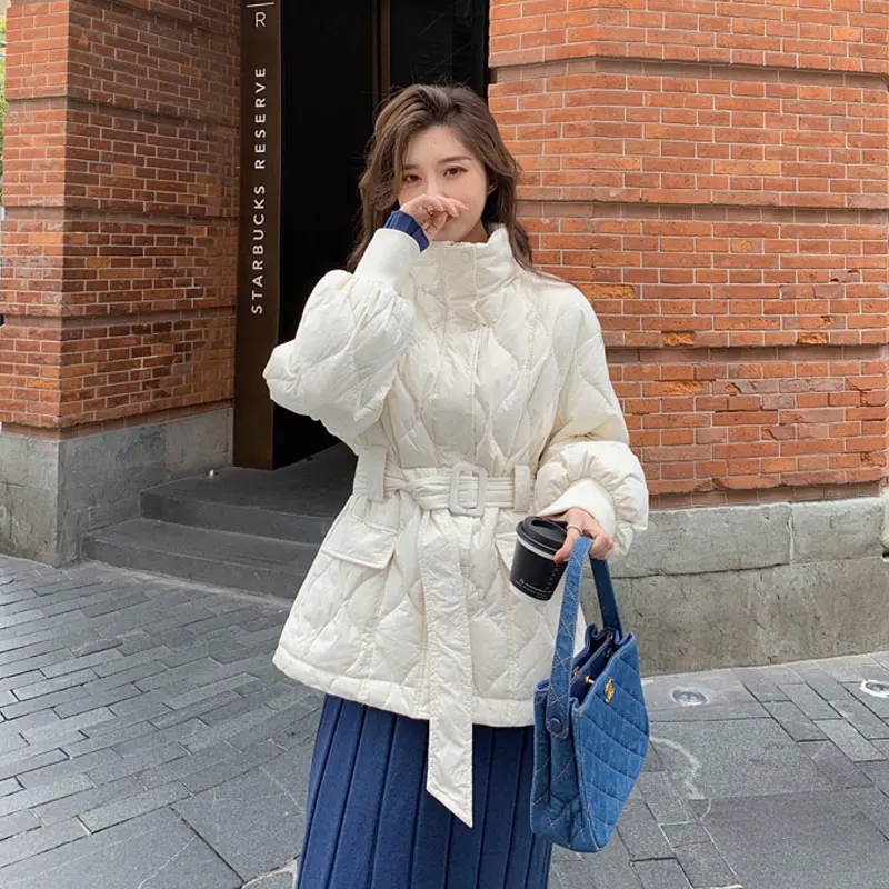 Winter Stand Collar Parkas Women Fashion Tie Waist Short Coats Women Elegant Solid Puffer Jacket With Blet Female Ladies Outwear
Winter Stand Collar Parkas Women Fashion Tie Waist Short Coats Women Elegant Solid Puffer Jacket With Blet Female Ladies Outwear