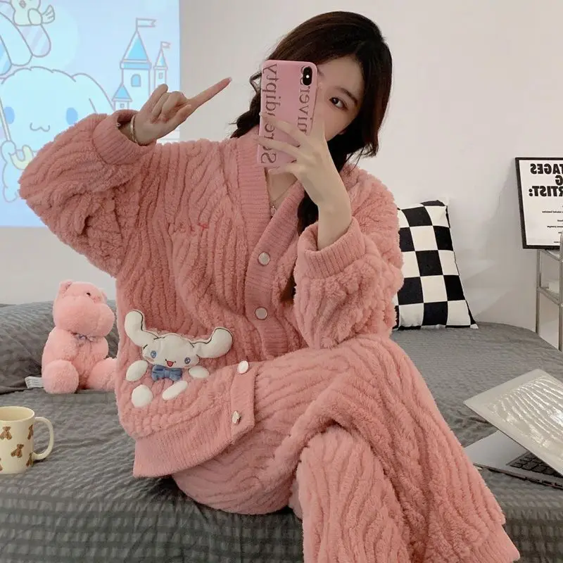 Sanrios аниме Cinnamoroll зимняя кавайная флисовая домашняя пижама из кораллового флиса Милая мультяшная одежда для отдыха комплект из двух предметов подарок для девочки
Sanrios аниме Cinnamoroll зимняя кавайная флисовая домашняя пижама из кораллового флиса Милая мультяшная одежда для отдыха комплект из двух предметов подарок для девочки