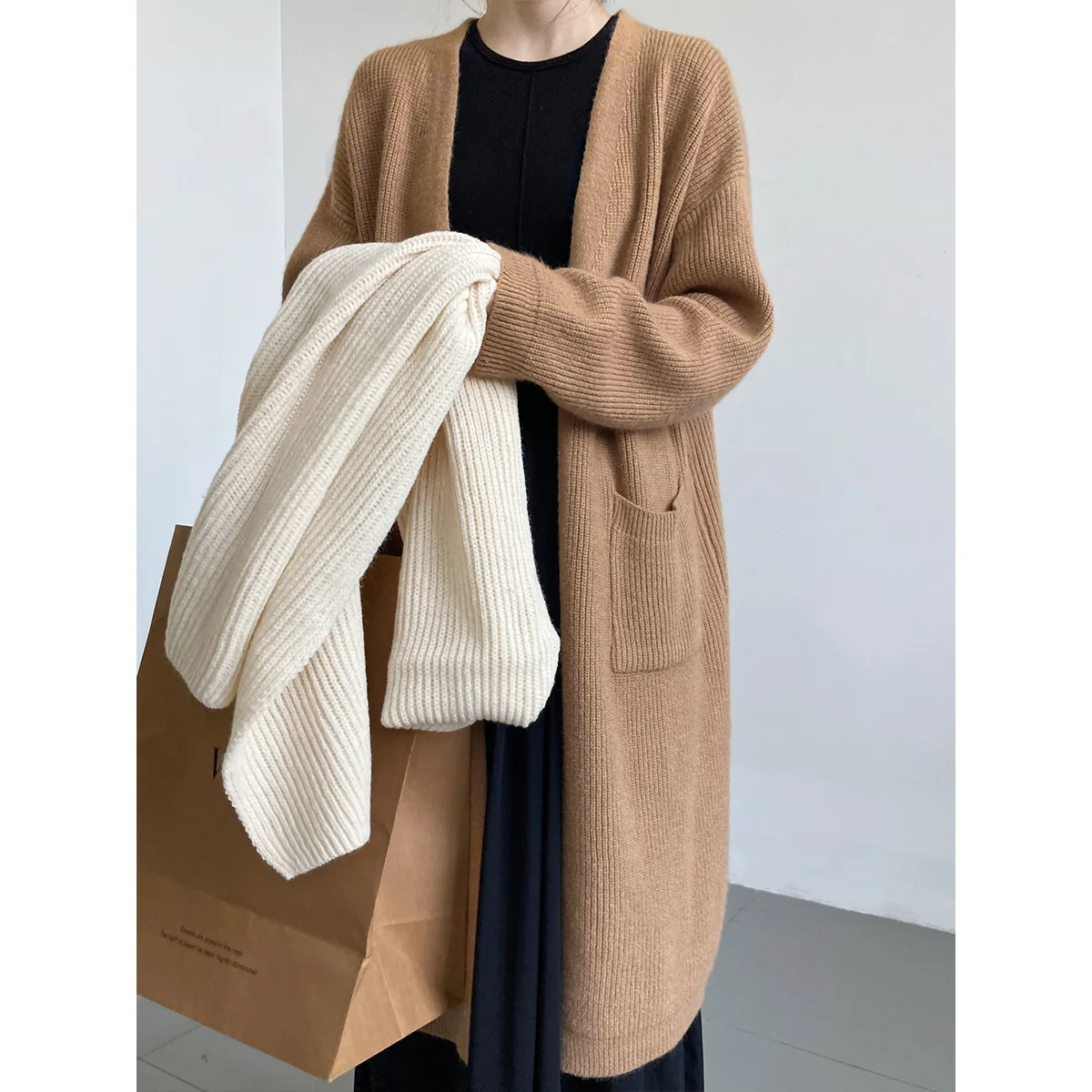 Mid length sweater coat for women in autumn and winter, new style, lazy style, retro style, over knee knit cardigan
Mid length sweater coat for women in autumn and winter, new style, lazy style, retro style, over knee knit cardigan