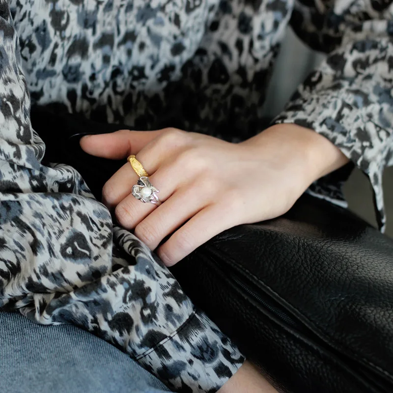 Кольцо из серебра S925 пробы с бусинами
Кольцо из серебра S925 пробы с бусинами