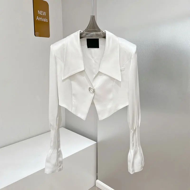 Niche Design Early Spring New Women's Clothing Comfortable Fashion High-quality Long-sleeved Jacket
Niche Design Early Spring New Women's Clothing Comfortable Fashion High-quality Long-sleeved Jacket