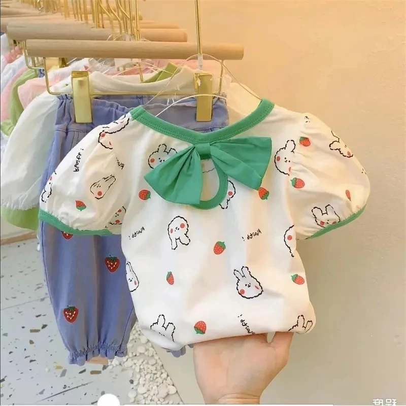 Летняя новая детская футболка для девочек, хлопковые топы с коротким рукавом и изображением клубники, кролика, Детские милые рубашки P4 628
Летняя новая детская футболка для девочек, хлопковые топы с коротким рукавом и изображением клубники, кролика, Детские милые рубашки P4 628