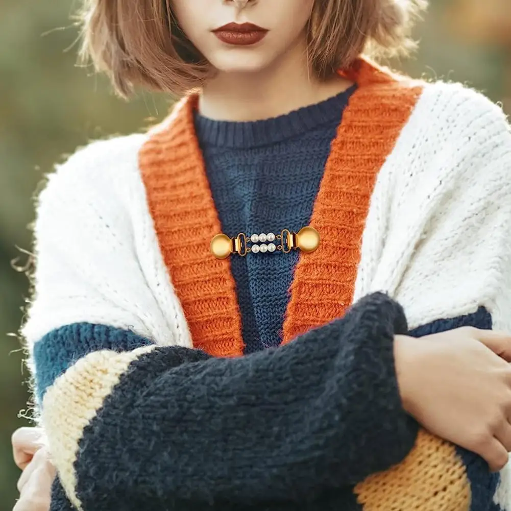 Elegant Faux Pearl Chain Collar Clip Anti-exposed Brooch for Shawl Silk Scarf Sweater Cardigan Stylish Buckle for Women 
Elegant Faux Pearl Chain Collar Clip Anti-exposed Brooch for Shawl Silk Scarf Sweater Cardigan Stylish Buckle for Women