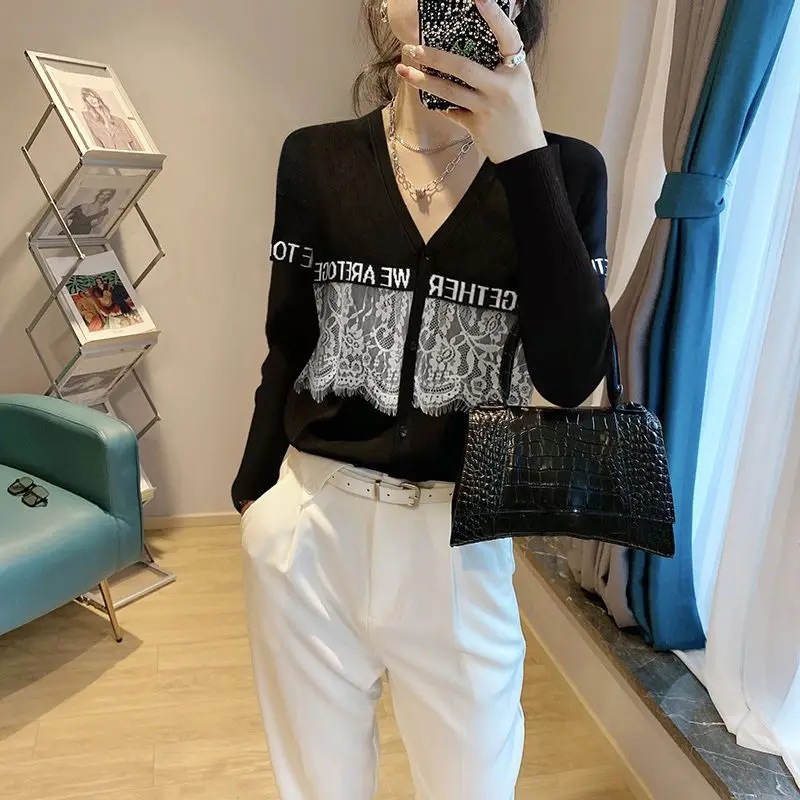 Fall/winter 2022 new temperament v-neck fashion Joker long sleeve sweater women's clothing
Fall/winter 2022 new temperament v-neck fashion Joker long sleeve sweater women's clothing