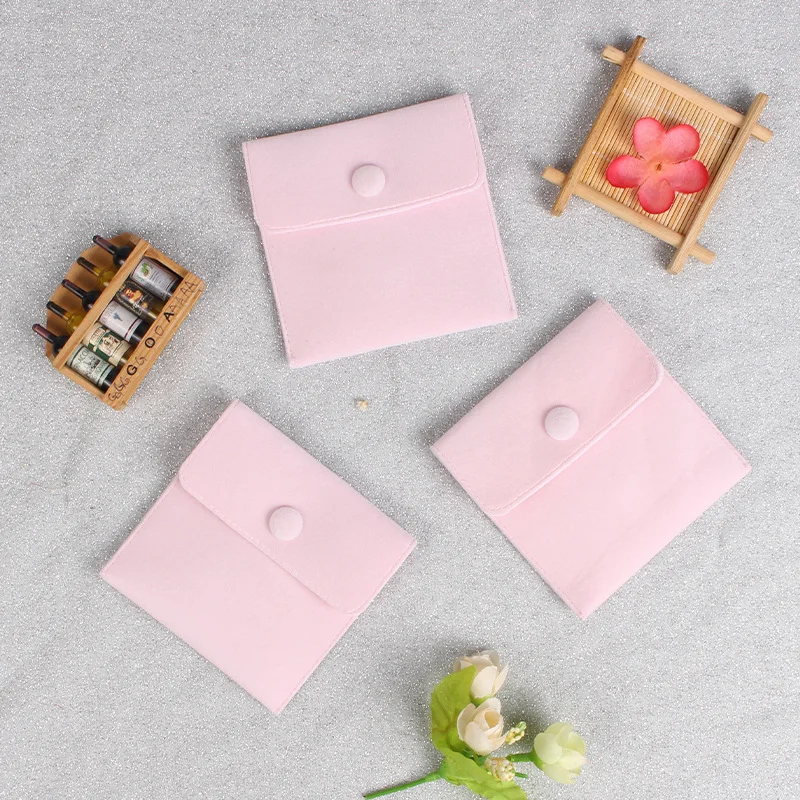 Бархатный пакет для украшений
Бархатный пакет для украшений