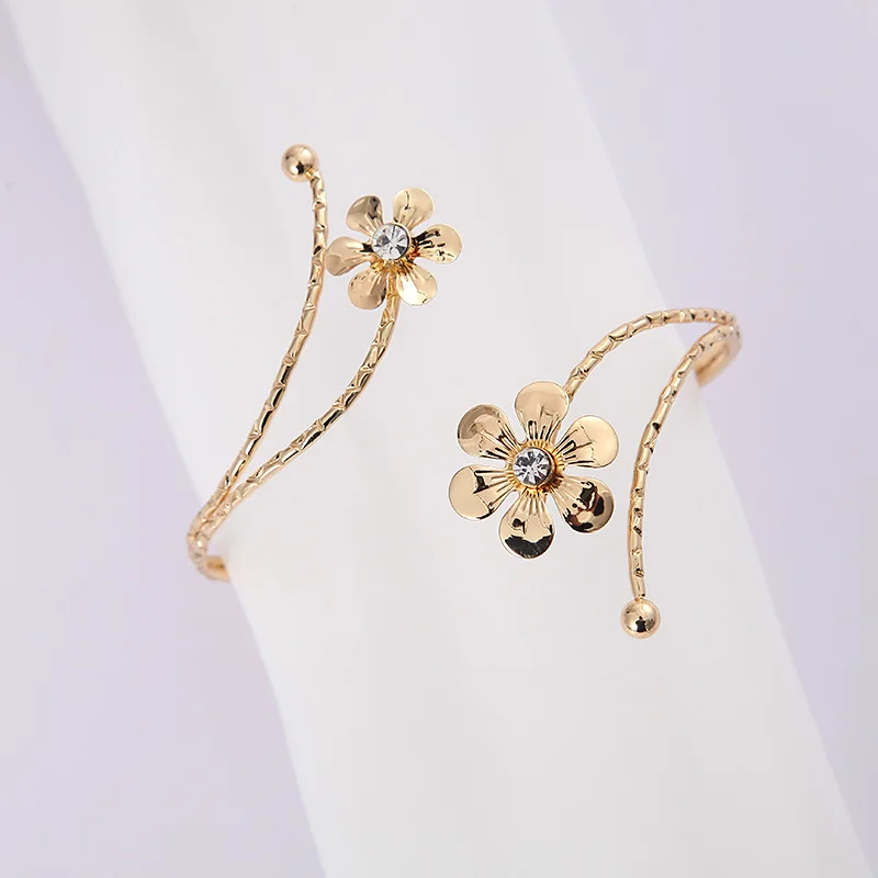 Pcs simple curtain strap metal leaves, branches, leaves, feathers, large curtain buckles, punching-free household curtain clips
Pcs simple curtain strap metal leaves, branches, leaves, feathers, large curtain buckles, punching-free household curtain clips