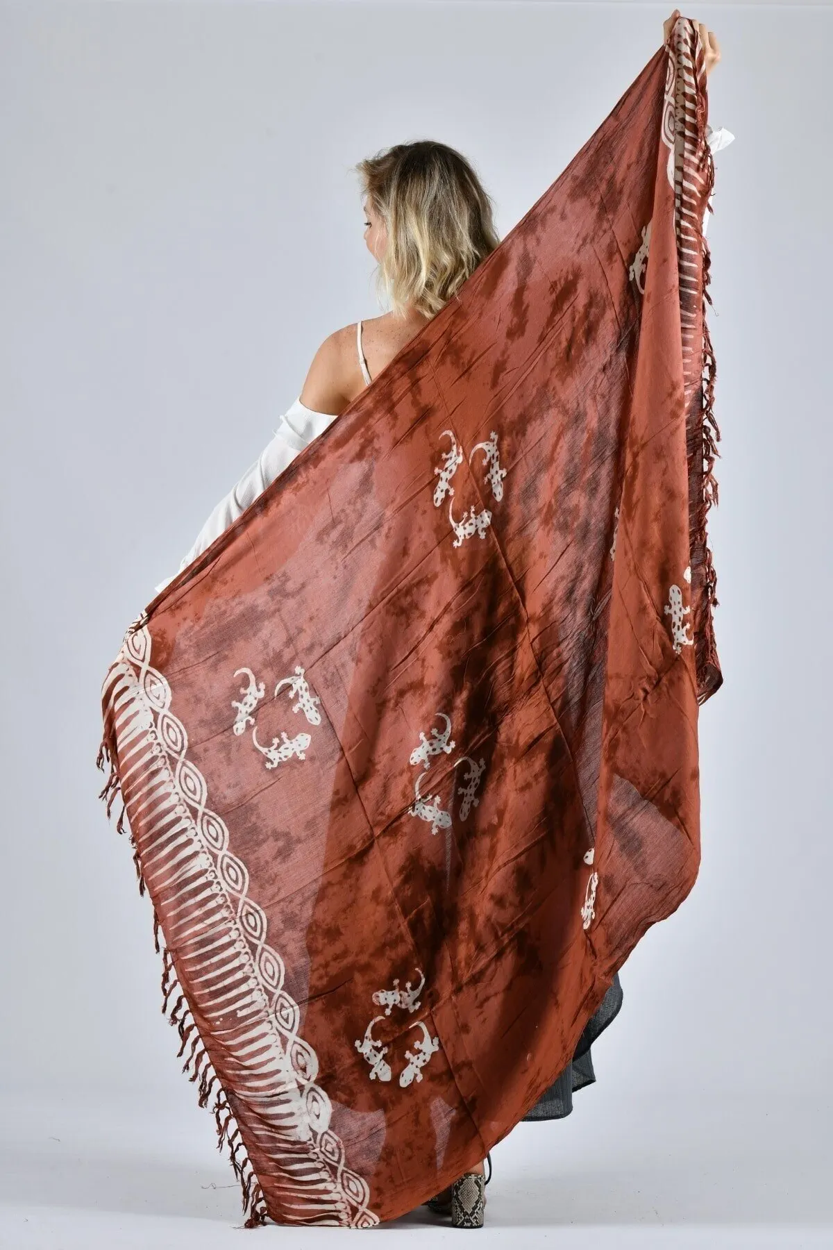 Женское парео с коричневым узором в виде ящерицы, импортное платье из искусственной кожи, сексуальный костюм-туника, пляжная одежда, женски...
Женское парео с коричневым узором в виде ящерицы, импортное платье из искусственной кожи, сексуальный костюм-туника, пляжная одежда, женски...