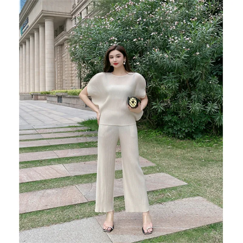 2022 women's new summer Miyake pleated suit loose large size fashion solid color bat shirt + straight pants suit 25 colors
2022 women's new summer Miyake pleated suit loose large size fashion solid color bat shirt + straight pants suit 25 colors