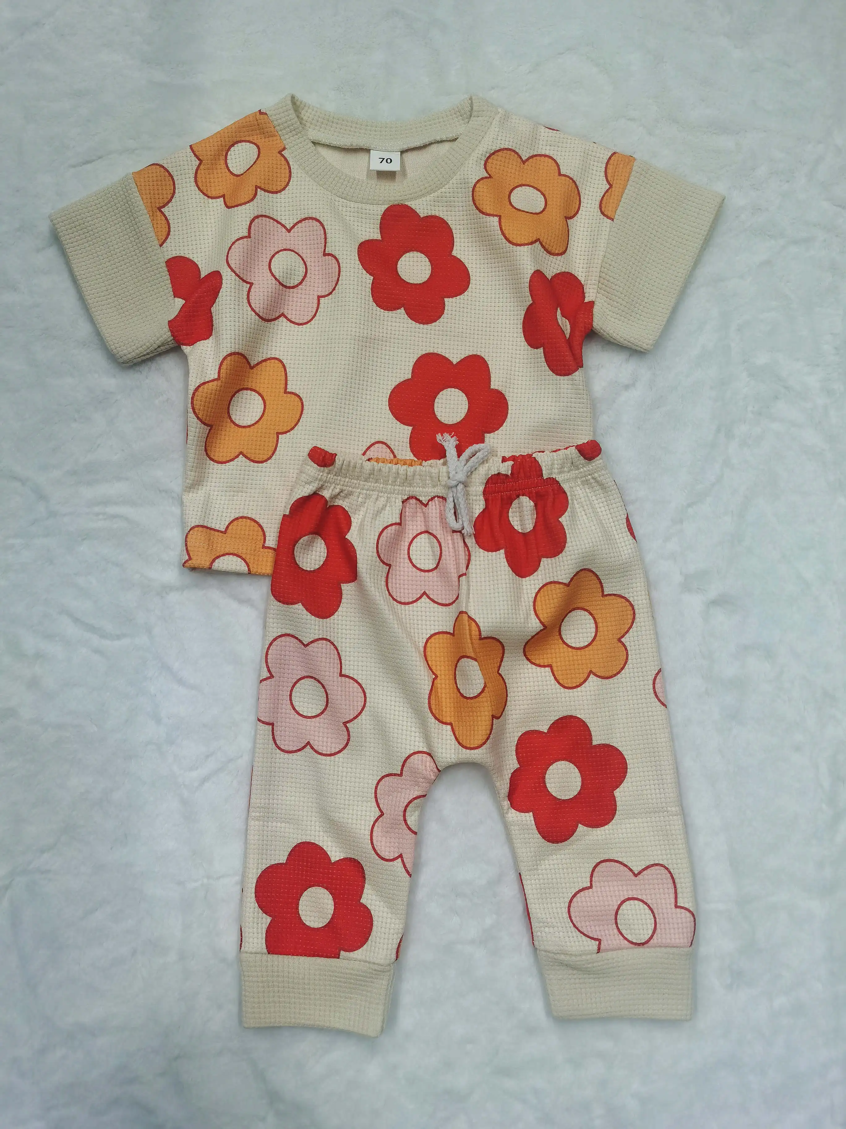 Шорты на шнуровке для маленьких девочек, комплект с цветочным принтом, блузка с кулиской, летняя одежда для маленьких девочек
Шорты на шнуровке для маленьких девочек, комплект с цветочным принтом, блузка с кулиской, летняя одежда для маленьких девочек