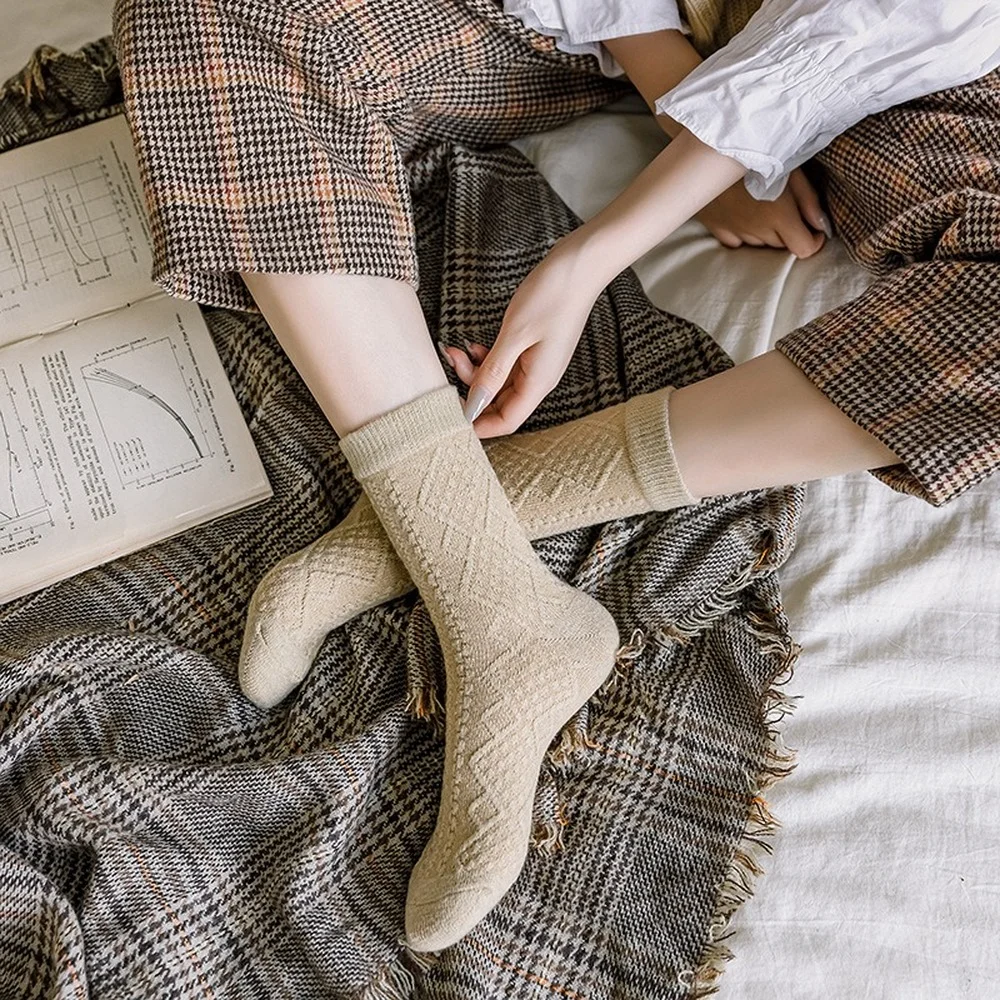 Hot Sell Woman Socks Wool Cashmere Winter Thermal Long Socks Women Fashion Solid Color Japanese Style Harajuku Retro Crew Socks
Hot Sell Woman Socks Wool Cashmere Winter Thermal Long Socks Women Fashion Solid Color Japanese Style Harajuku Retro Crew Socks