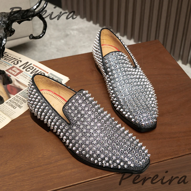 New Fashion Men's Formal Shoes Spike Rivets Handmade Studs Bling Black Silver Loafers Pointed Toe Slip On Party Wedding Shoes
New Fashion Men's Formal Shoes Spike Rivets Handmade Studs Bling Black Silver Loafers Pointed Toe Slip On Party Wedding Shoes