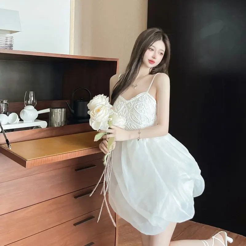 New Sexy Backless White Lace Voile Slim Sling Fluffy Dress Sleeveless Strapped Party Dress Club Mini Dress vestidos
New Sexy Backless White Lace Voile Slim Sling Fluffy Dress Sleeveless Strapped Party Dress Club Mini Dress vestidos