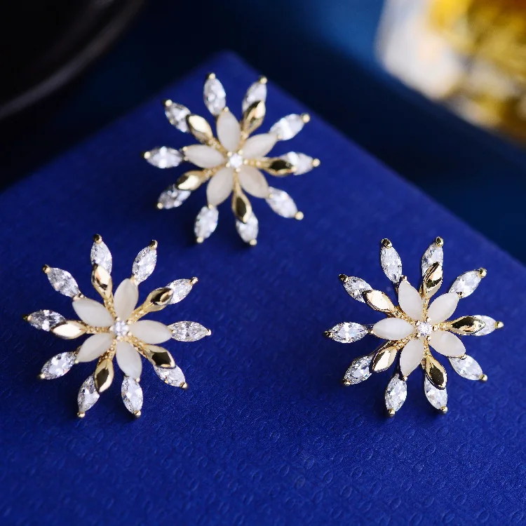 Cute Flower Anti-glare Buckle Creative Temperament Small Collar Pin Simple V-neck Small Brooch Accessories Corsage Female
Cute Flower Anti-glare Buckle Creative Temperament Small Collar Pin Simple V-neck Small Brooch Accessories Corsage Female