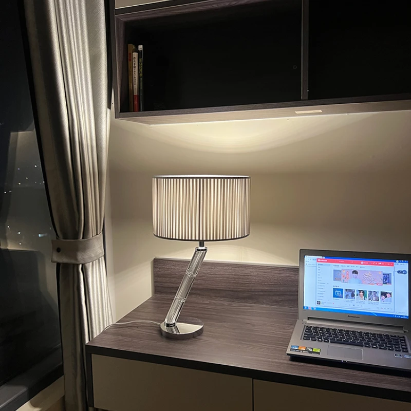 Bedroom study living room office desk lamp creative personality art bedside lamp romantic and warm.
Bedroom study living room office desk lamp creative personality art bedside lamp romantic and warm.