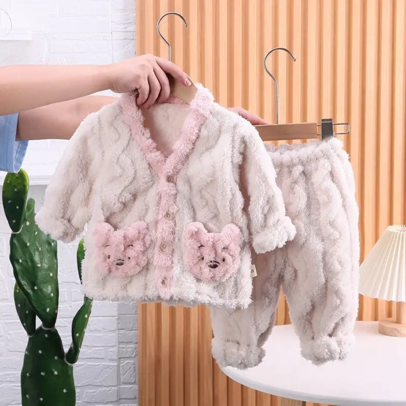 Children's Pajamas Set 2022 Autumn And Winter Coral Fleece Fashion Boys And Girls Warm Padded Winter Baby Flannel Home Clothes
Children's Pajamas Set 2022 Autumn And Winter Coral Fleece Fashion Boys And Girls Warm Padded Winter Baby Flannel Home Clothes