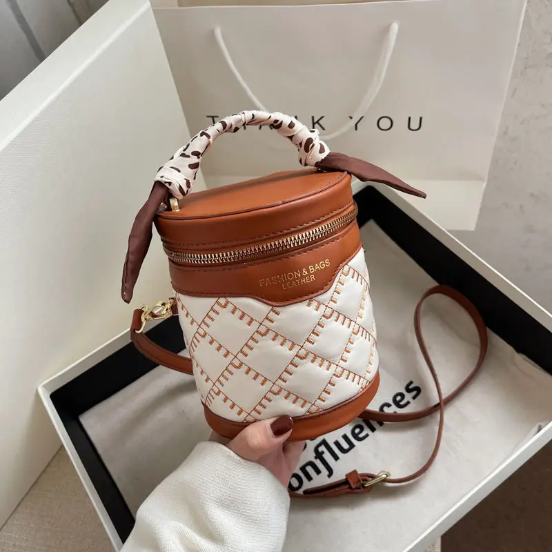 Brand Designer Ladies Crossbody Messenger Bags 2022 Fashion Women Bag Bucket Bag Women PU Leather Shoulder Bags Totes
Brand Designer Ladies Crossbody Messenger Bags 2022 Fashion Women Bag Bucket Bag Women PU Leather Shoulder Bags Totes