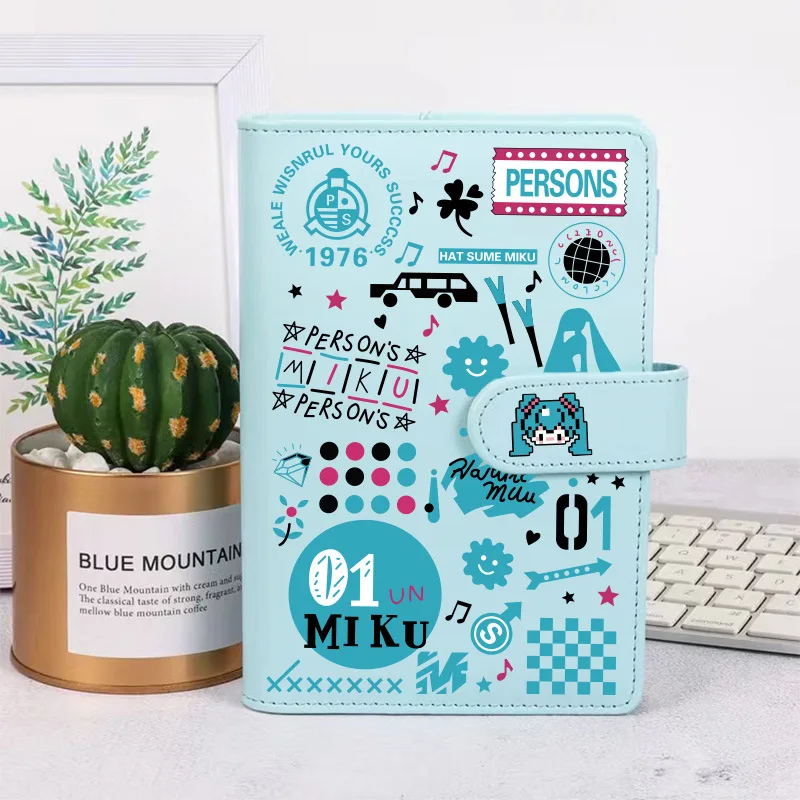 Милый блокнот Hatsune Miku в стиле аниме, милая ученическая ручная запись, наклейка, книга с сообщениями, детский дневник, книга с пейнтбуком, книга с сообщениями, игрушка
Милый блокнот Hatsune Miku в стиле аниме, милая ученическая ручная запись, наклейка, книга с сообщениями, детский дневник, книга с пейнтбуком, книга с сообщениями, игрушка