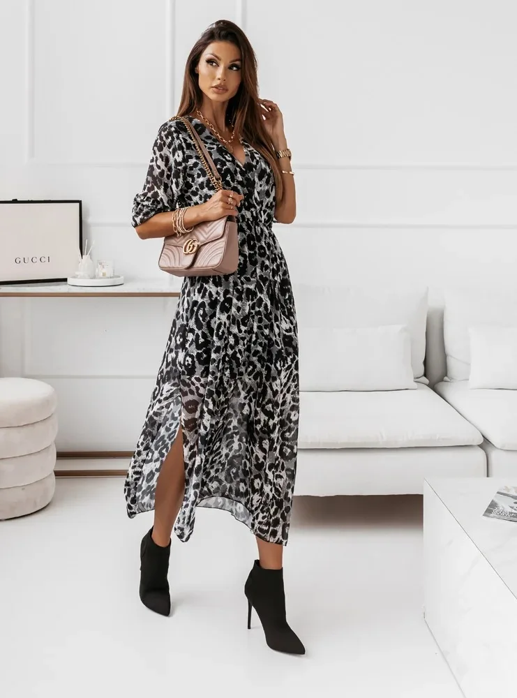 Summer New Women's Fashion V-neck Slim Fit Side Split Chiffon Printed Women's Bohemian Long Dress
Summer New Women's Fashion V-neck Slim Fit Side Split Chiffon Printed Women's Bohemian Long Dress