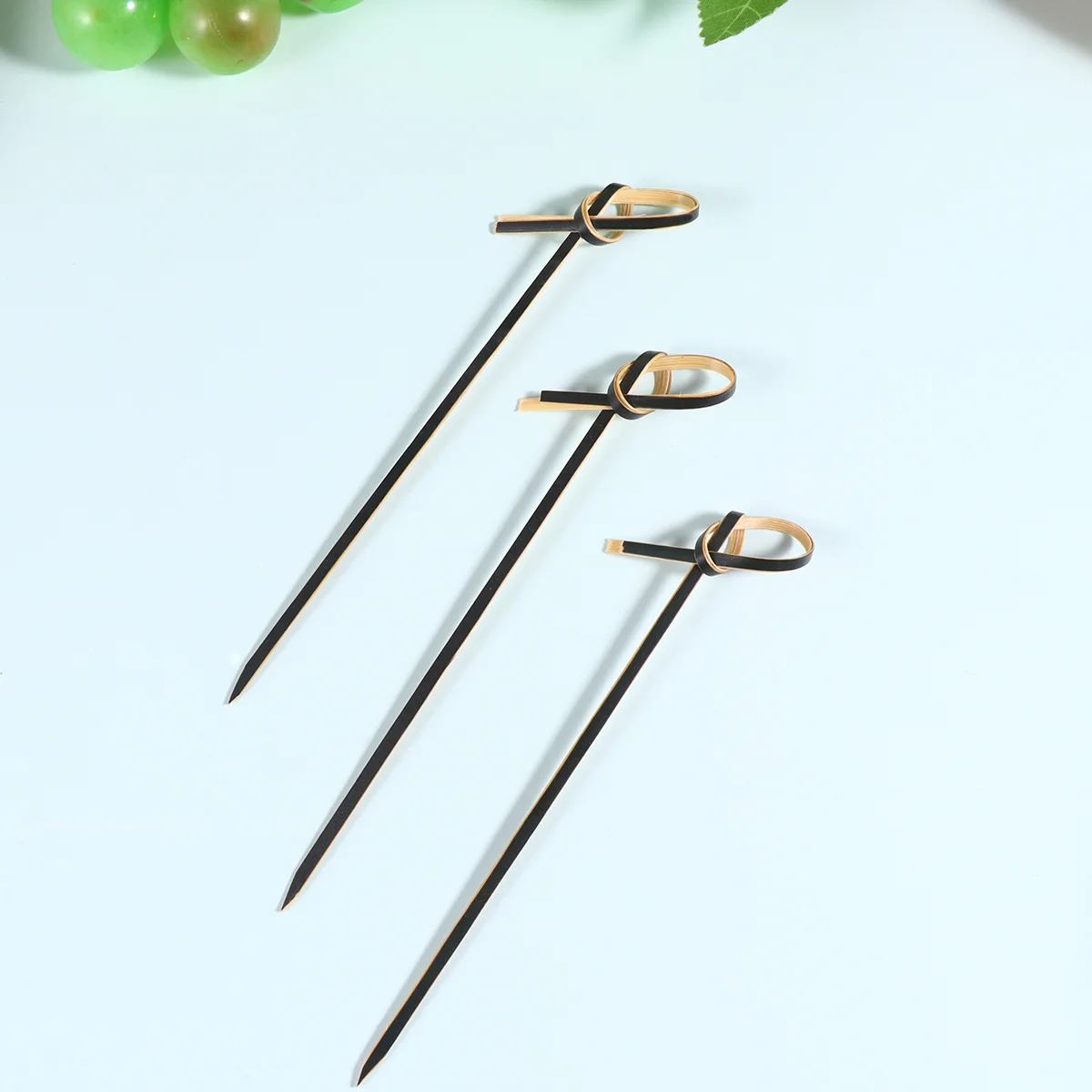 200 Cocktail Picks Skewers 12CM Wooden Picks Friendly Appetizer Picks Sticks Knot Toothpicks for Snack Sandwich Fruit
200 Cocktail Picks Skewers 12CM Wooden Picks Friendly Appetizer Picks Sticks Knot Toothpicks for Snack Sandwich Fruit