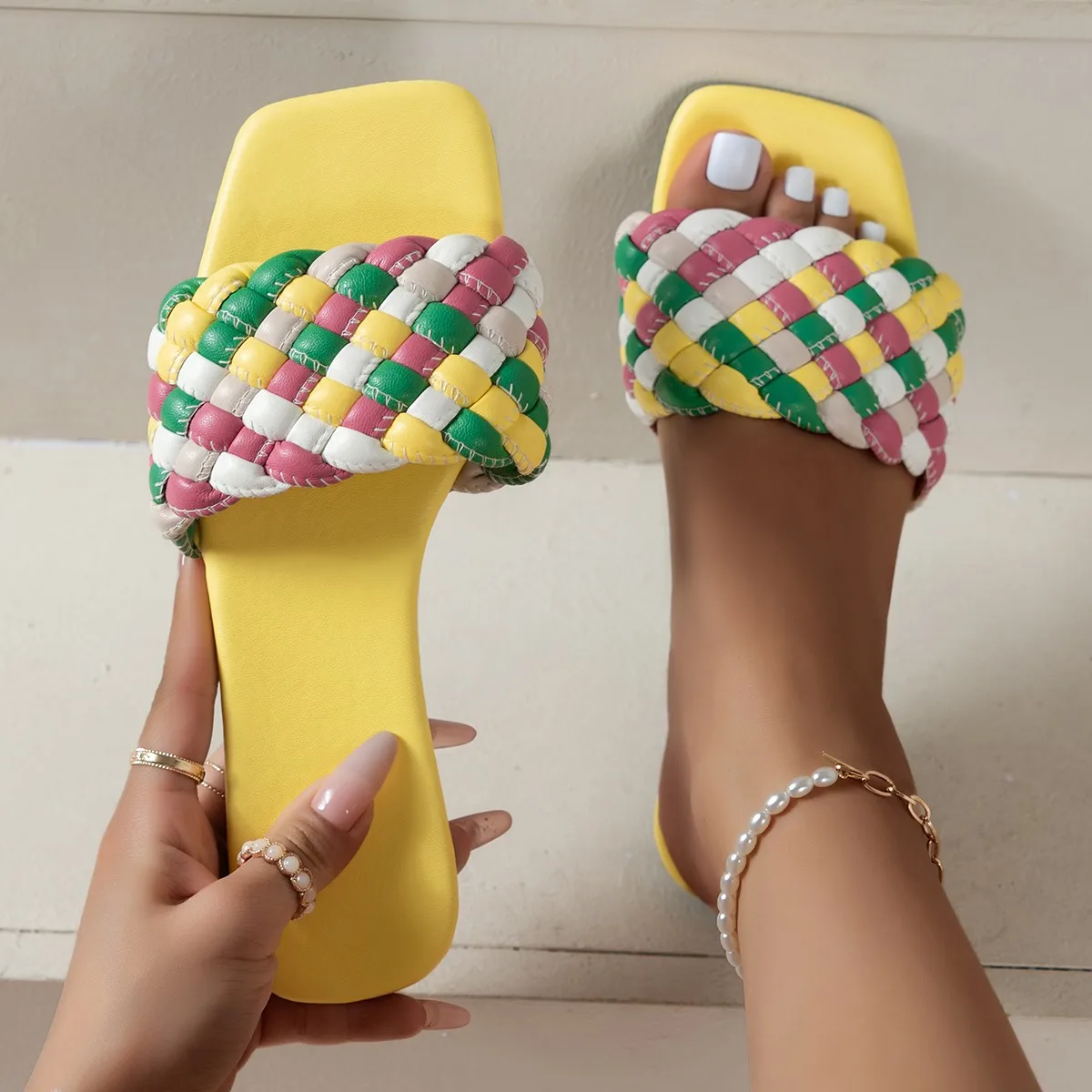 Weave Flat Slippers Women Outdoor Beach Summer Slippers For Women Sandals 2023 New Ladies Fashion Female Flip Flops Plus Size
Weave Flat Slippers Women Outdoor Beach Summer Slippers For Women Sandals 2023 New Ladies Fashion Female Flip Flops Plus Size