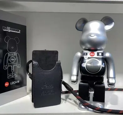 28cm Violent Bear Action Figure Bearbrick Leica M 100% 400% Original Camera Bear Trendy Doll Ornament Collectible Art Toy Gifts
28cm Violent Bear Action Figure Bearbrick Leica M 100% 400% Original Camera Bear Trendy Doll Ornament Collectible Art Toy Gifts