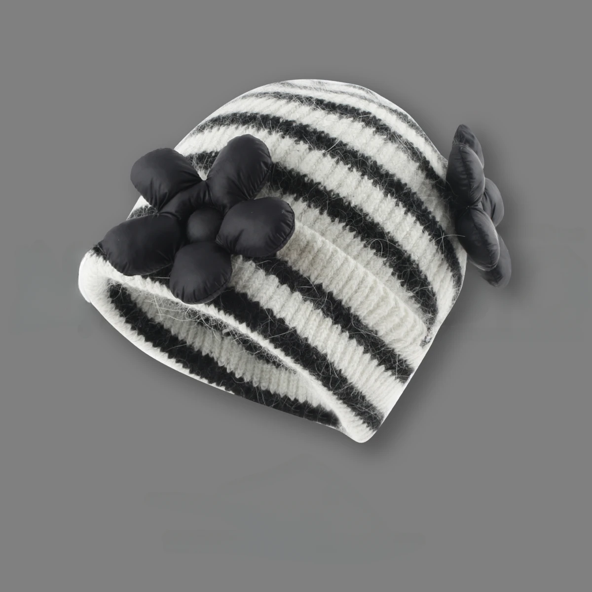 Rabbit Hair Three-dimensional Flower Hat Autumn and Winter Warm Thick Big Head Around The Face Small Woolen Hat Ear Cap Woman
Rabbit Hair Three-dimensional Flower Hat Autumn and Winter Warm Thick Big Head Around The Face Small Woolen Hat Ear Cap Woman