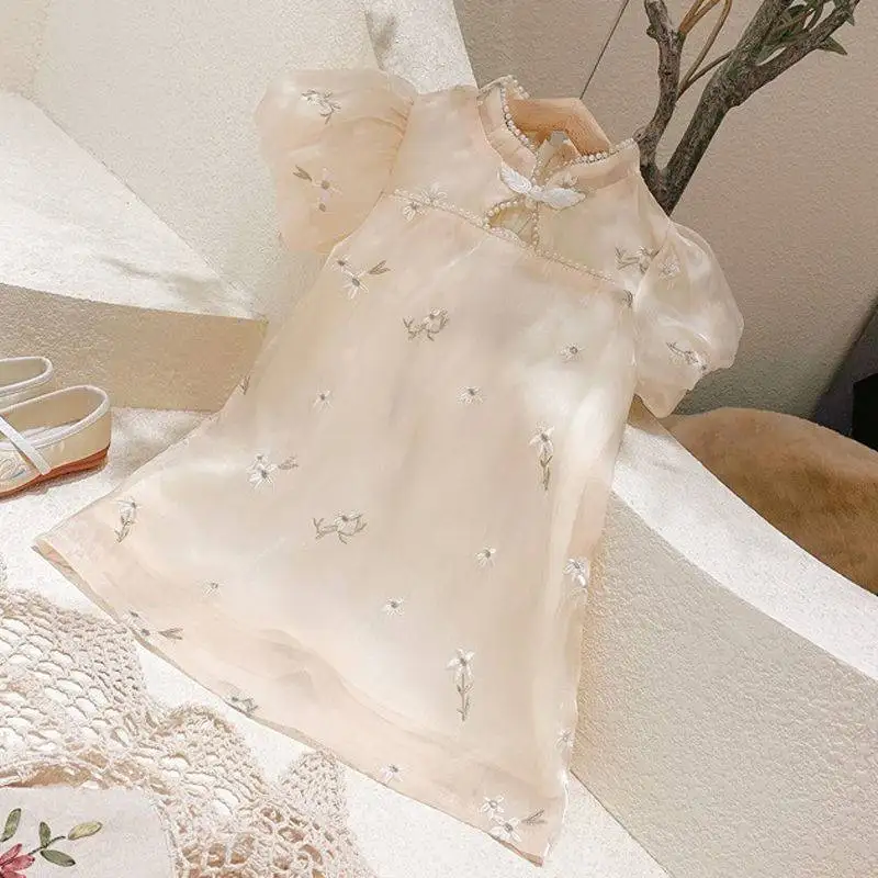 New children's Summer Cheongsam Summer Dress Chinese Style Heavy Industry Embroidery Pearl Collar Puff Sleeve Girl Dress 1-10y 
New children's Summer Cheongsam Summer Dress Chinese Style Heavy Industry Embroidery Pearl Collar Puff Sleeve Girl Dress 1-10y