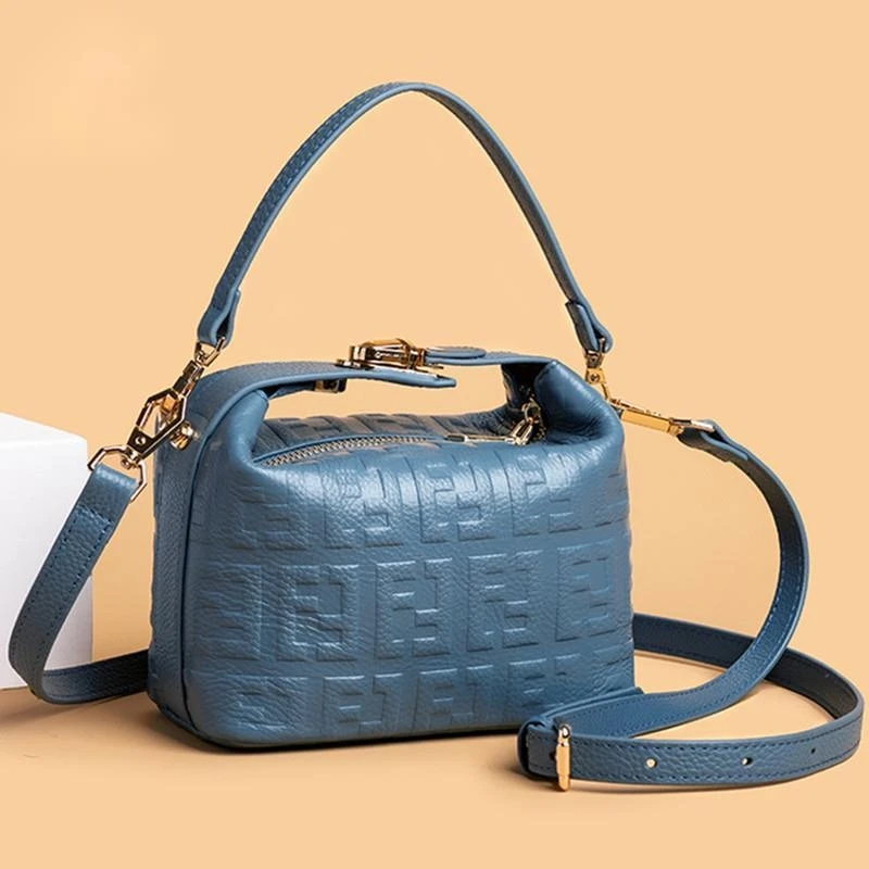 Women's leather handbag, luxury design bag belt, large capacity travel bag, new series
Women's leather handbag, luxury design bag belt, large capacity travel bag, new series