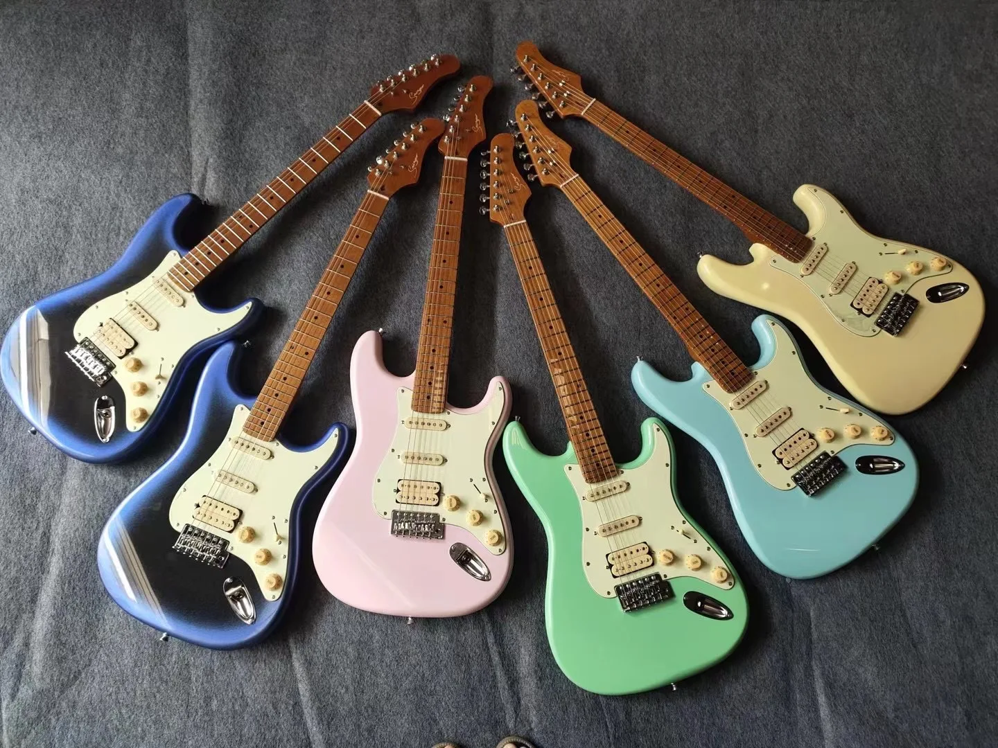 New Arrival Custom Body 6 String Roasted Maple Neck Poplar Body Brand Pickup SSH ST Electric Guitar 22 Fret Special Price
New Arrival Custom Body 6 String Roasted Maple Neck Poplar Body Brand Pickup SSH ST Electric Guitar 22 Fret Special Price