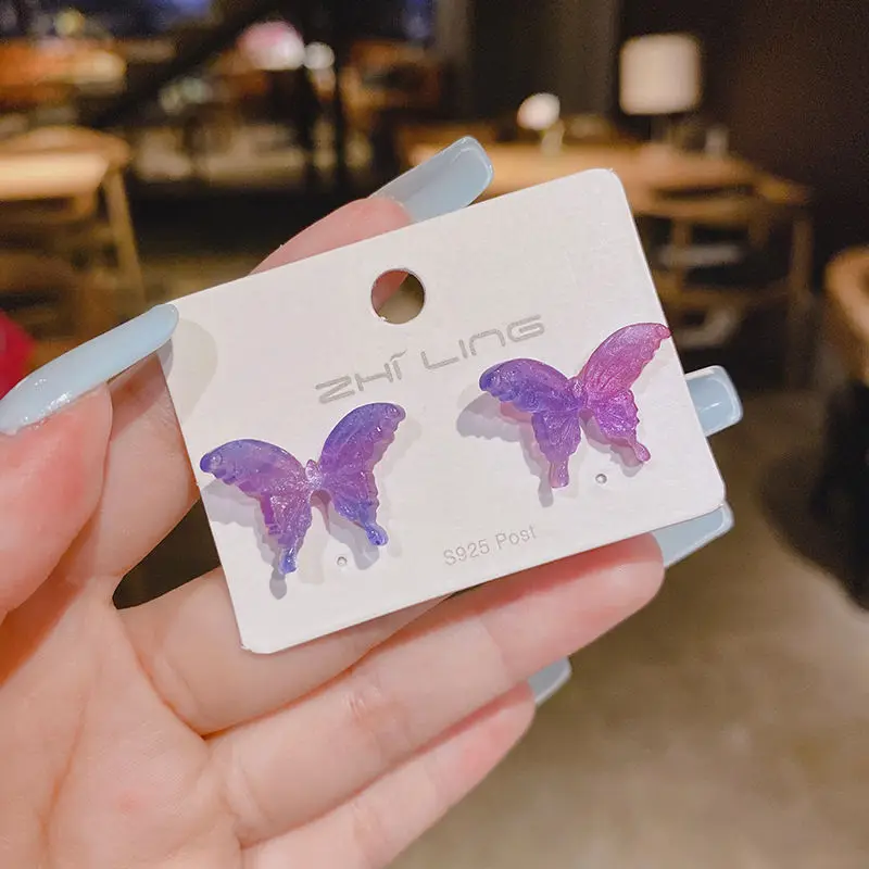 2022 New Fashion Purple Gradient Butterfly Earrings for Woman Y2K Purple Butterfly Stud Earrings Wedding Jewelry Wholesale Gift
2022 New Fashion Purple Gradient Butterfly Earrings for Woman Y2K Purple Butterfly Stud Earrings Wedding Jewelry Wholesale Gift