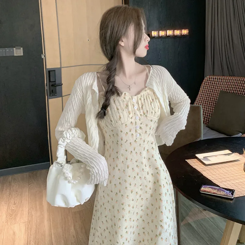 Spring and Autumn 2022 new women's French bellflower two-piece suit suspender floral dress early spring style sexy dress
Spring and Autumn 2022 new women's French bellflower two-piece suit suspender floral dress early spring style sexy dress