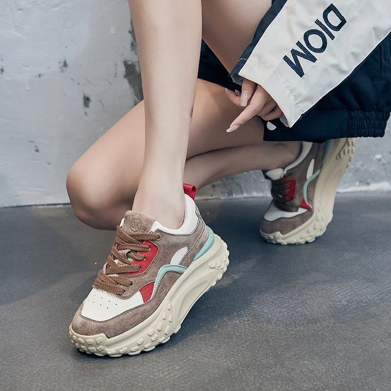 Дизайнерские спортивные туфли на платформе для женщин, новинка 2023, модные весенние повседневные кроссовки для девочек, роскошные женские теннисные туфли на плоской подошве
Дизайнерские спортивные туфли на платформе для женщин, новинка 2023, модные весенние повседневные кроссовки для девочек, роскошные женские теннисные туфли на плоской подошве